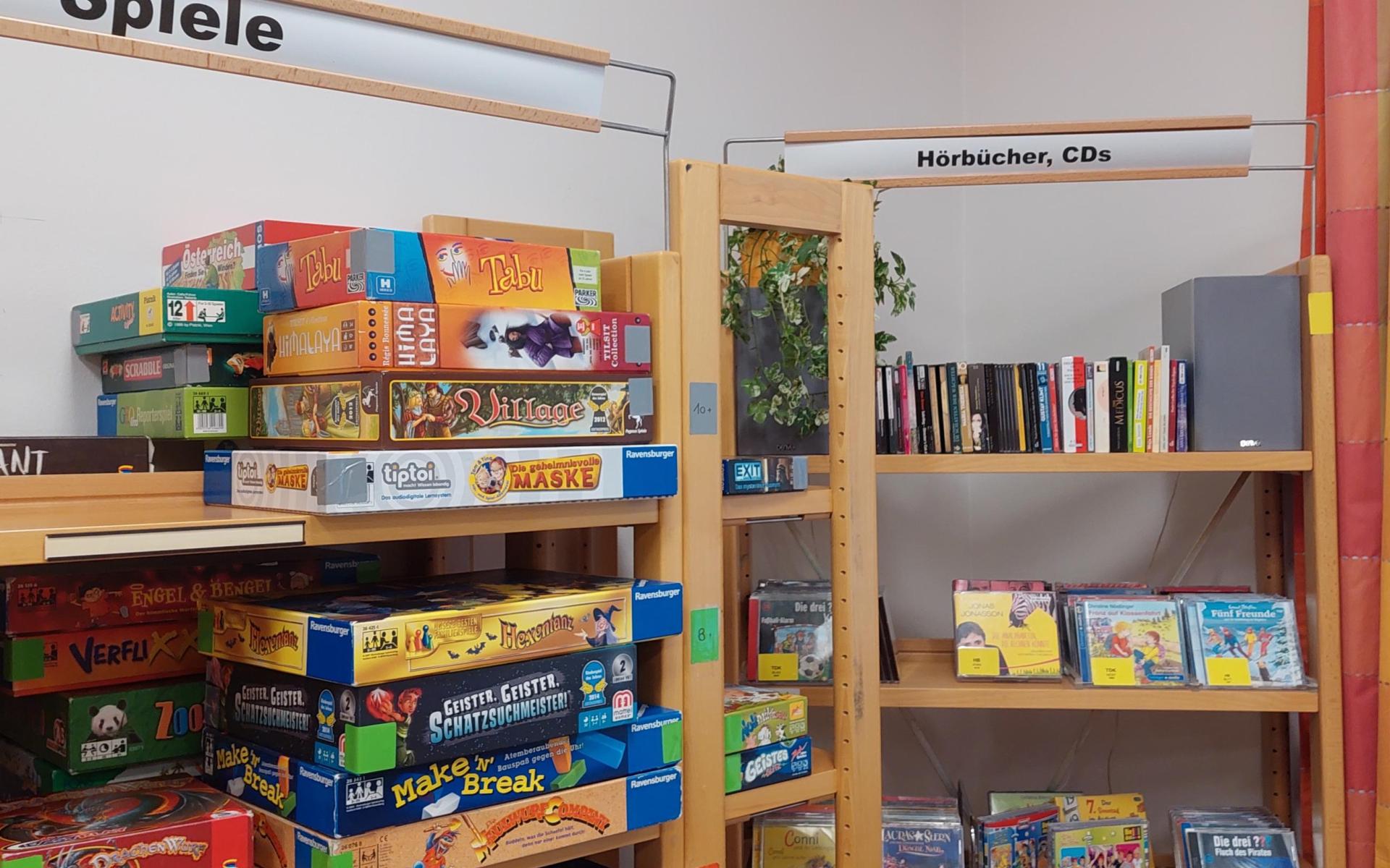 Spieleregal