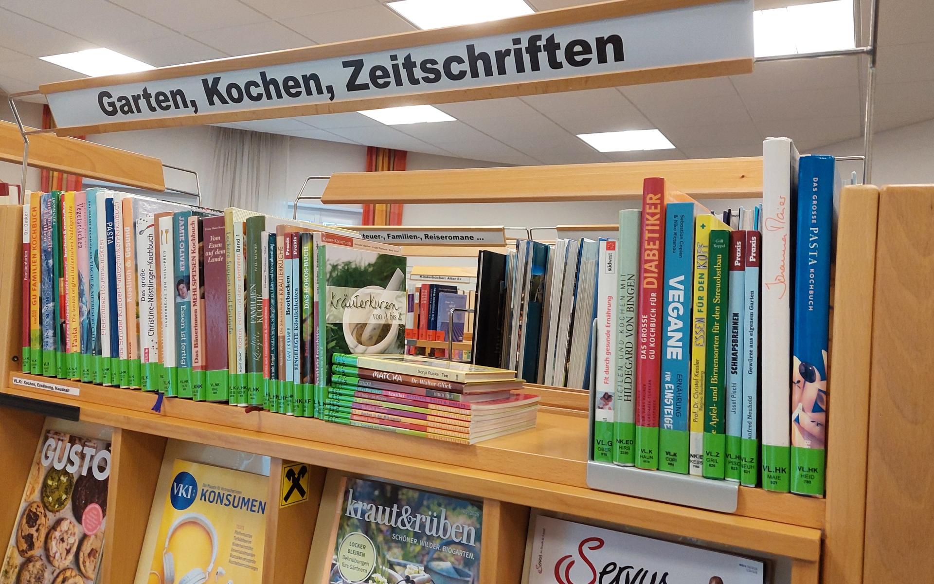 Bücherregal
